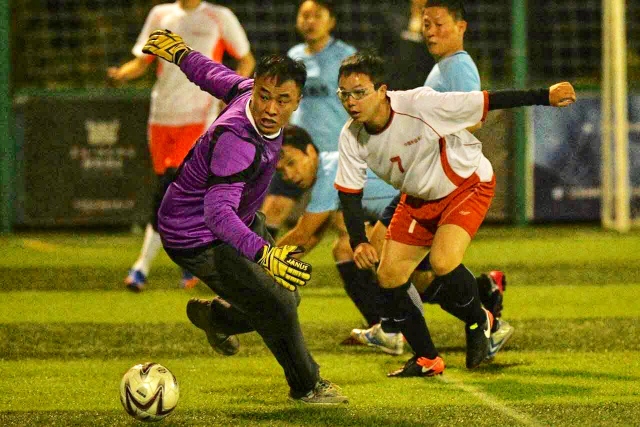 韩德君17分辽宁胜广州 郭艾伦领取冠军戒指